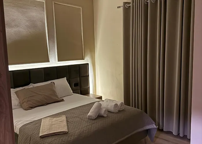 Erik 3* Τίρανα